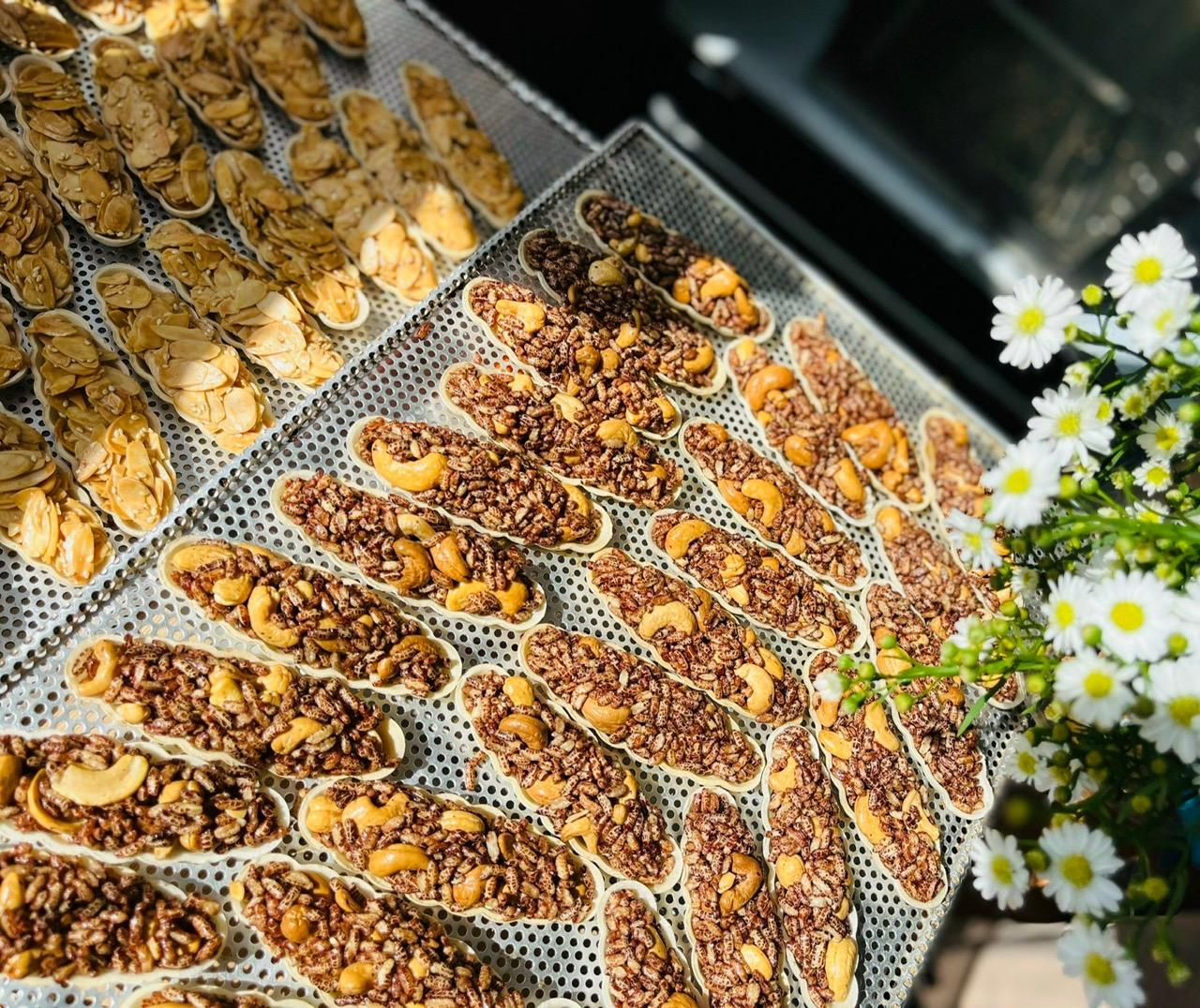 Bánh thuyền điều gạo lứt-duoc-ban-tai-HERBREAD - Tiệm bánh thủ công Sài Gòn