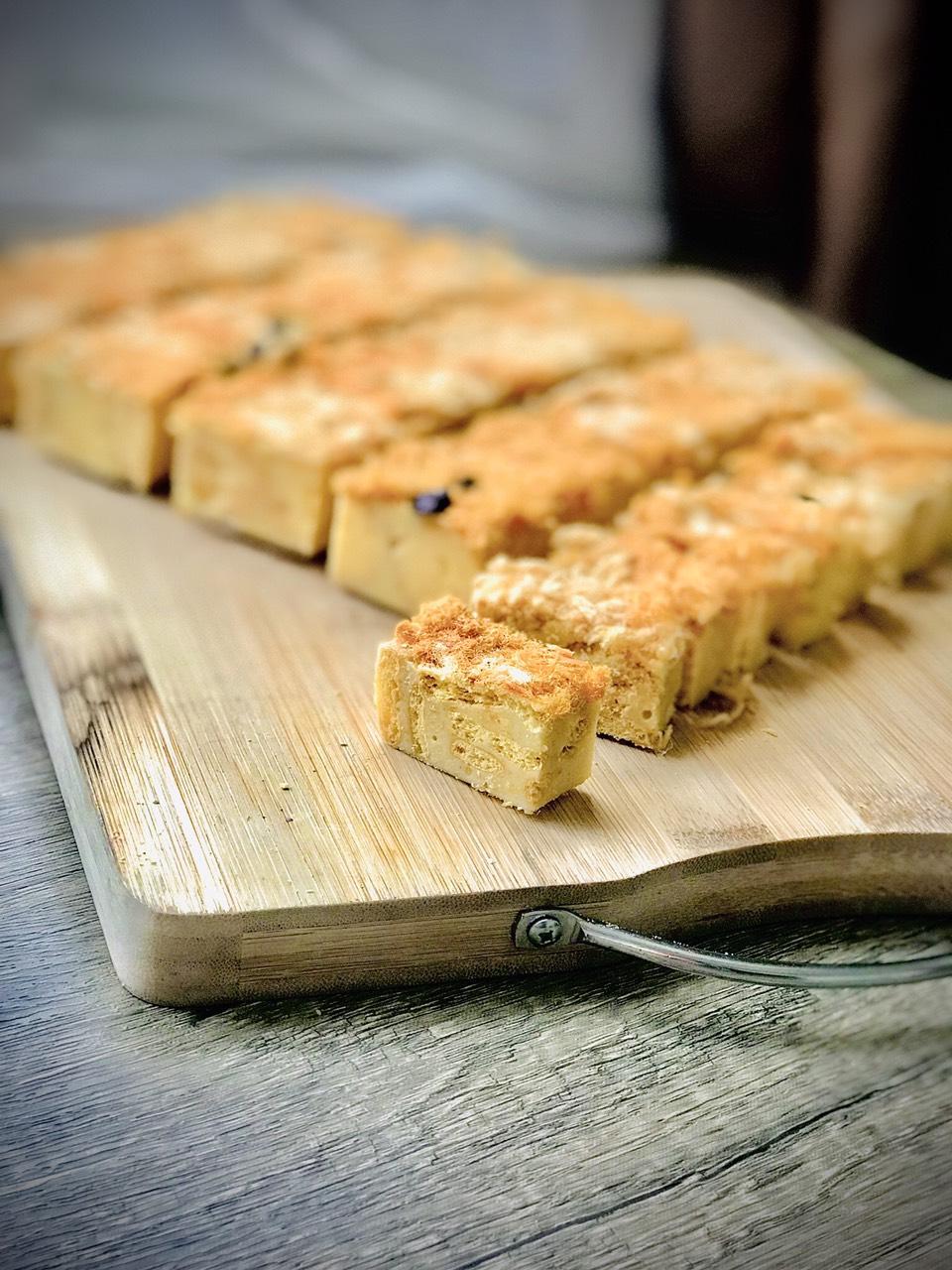 Bánh tuyết-duoc-ban-tai-HERBREAD - Tiệm bánh thủ công Sài Gòn