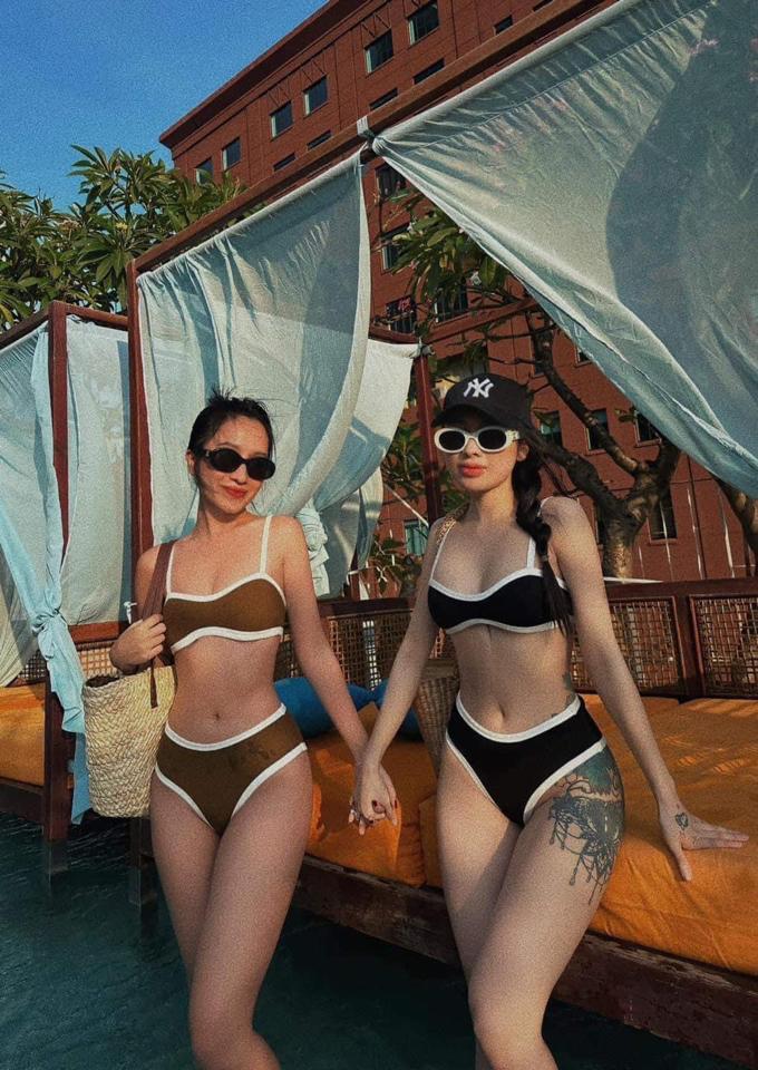 Set nâu + set đen viền trắng zip mềm loại 1 -duoc-ban-tai-Lạc Bikini