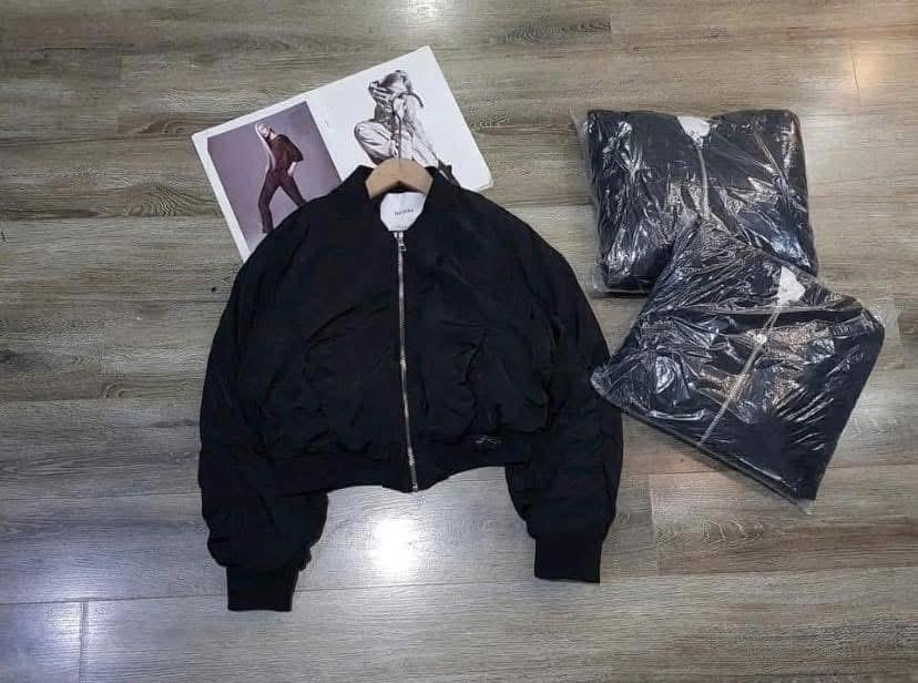 Bomber Bershka-duoc-ban-tai-Annie Store