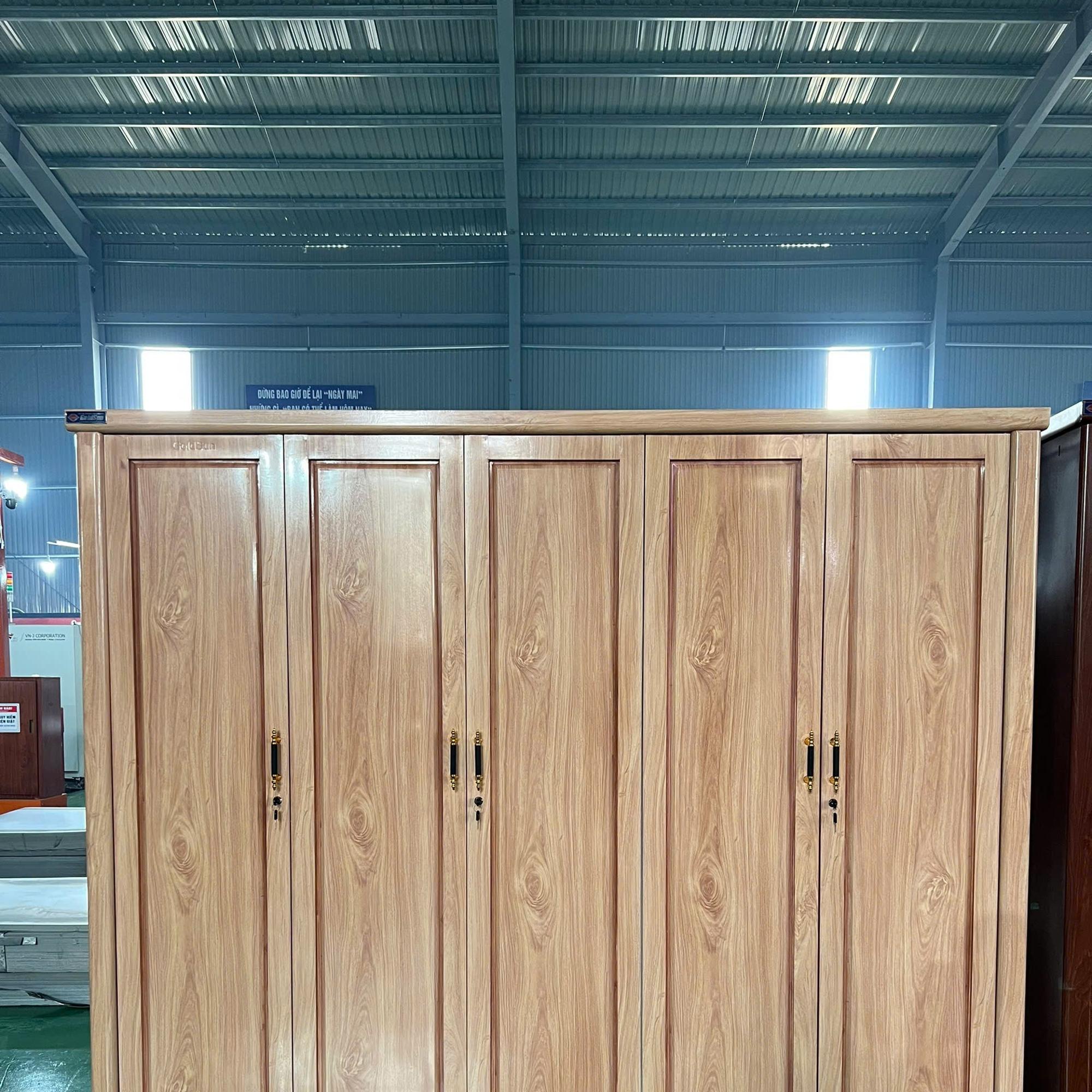 tủ M3-5 cánh-duoc-ban-tai-GOLDSUN - TỦ THÉP, GIƯỜNG THÉP, BÀN HỌC THÉP VÂN GỖ