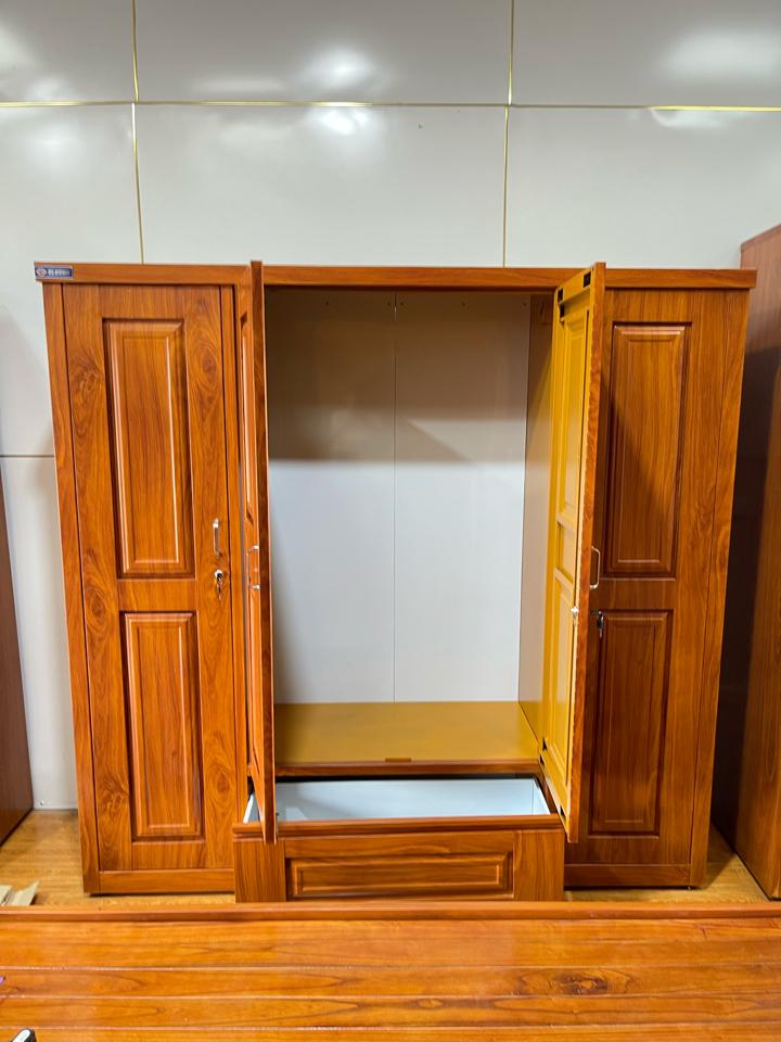 Tủ quần áo 4 cánh ngăn kéo cánh huỳnh -duoc-ban-tai-GOLDSUN - TỦ THÉP, GIƯỜNG THÉP, BÀN HỌC THÉP VÂN GỖ
