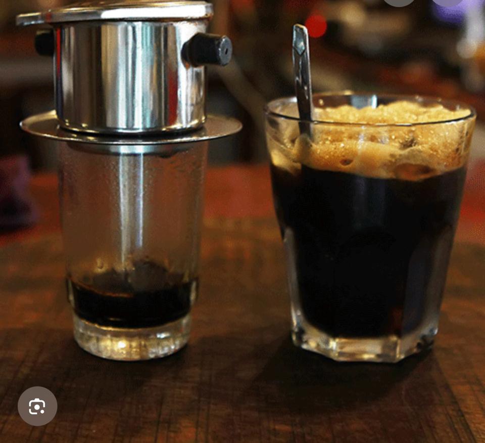 Cà Phê Đen Đá / Pha Phin-duoc-ban-tai-Ngọc Bích Coffee