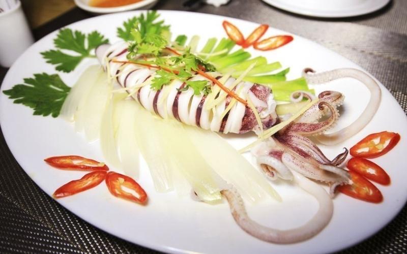 Mực ống hấp gừng-duoc-ban-tai-Hoa Cau Quán