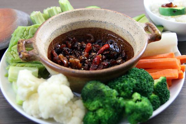 Rau luộc kho quẹt-duoc-ban-tai-Hoa Cau Quán