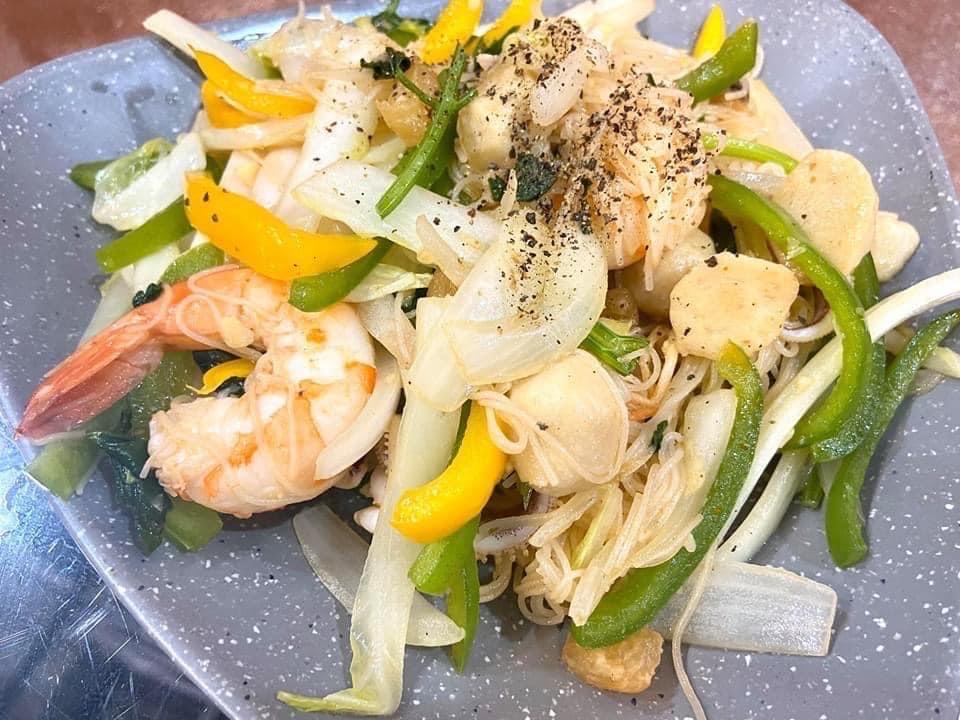 Bún gạo xào hải sản-duoc-ban-tai-Hoa Cau Quán