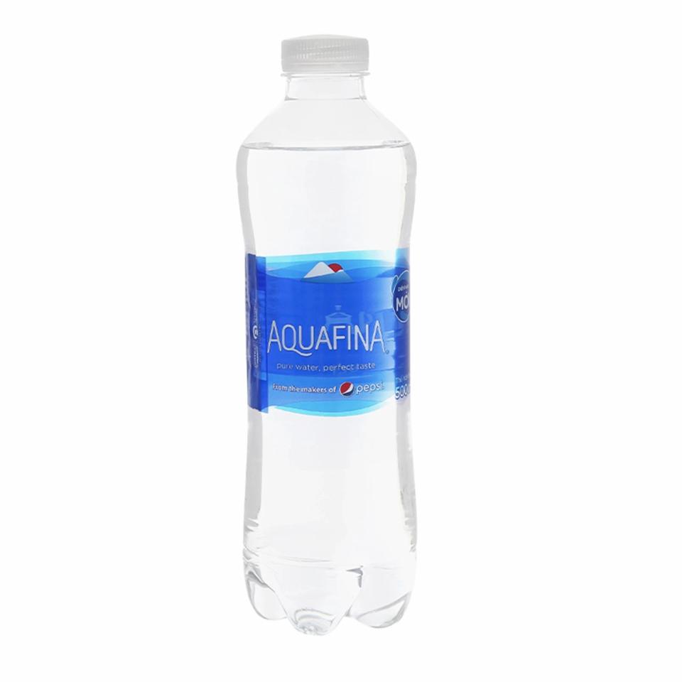Nước suối-duoc-ban-tai-Hoa Cau Quán