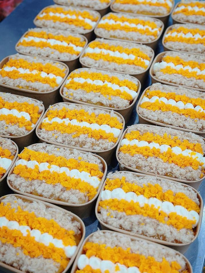 Bông lan trứng muối -duoc-ban-tai-Tiệm Nhà Bốp Ben