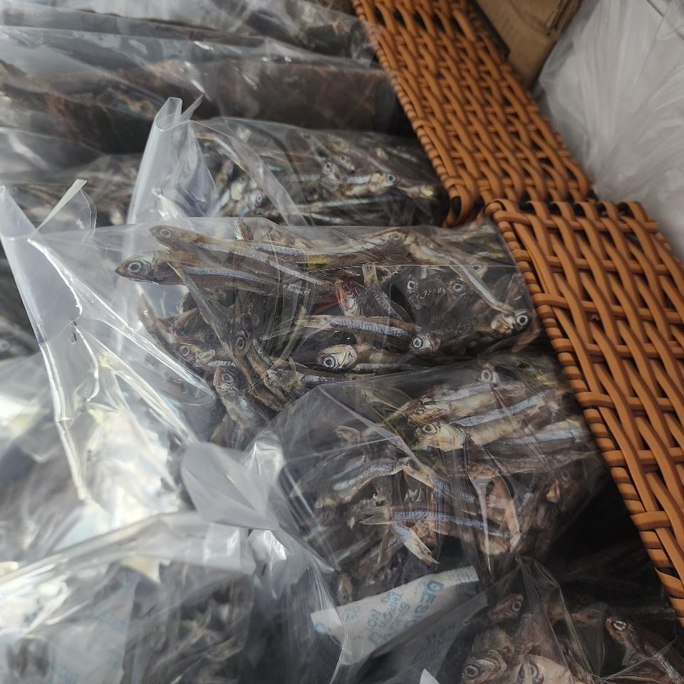 Khô cá cơm-duoc-ban-tai-Ăn Vặt Bé Bầu
