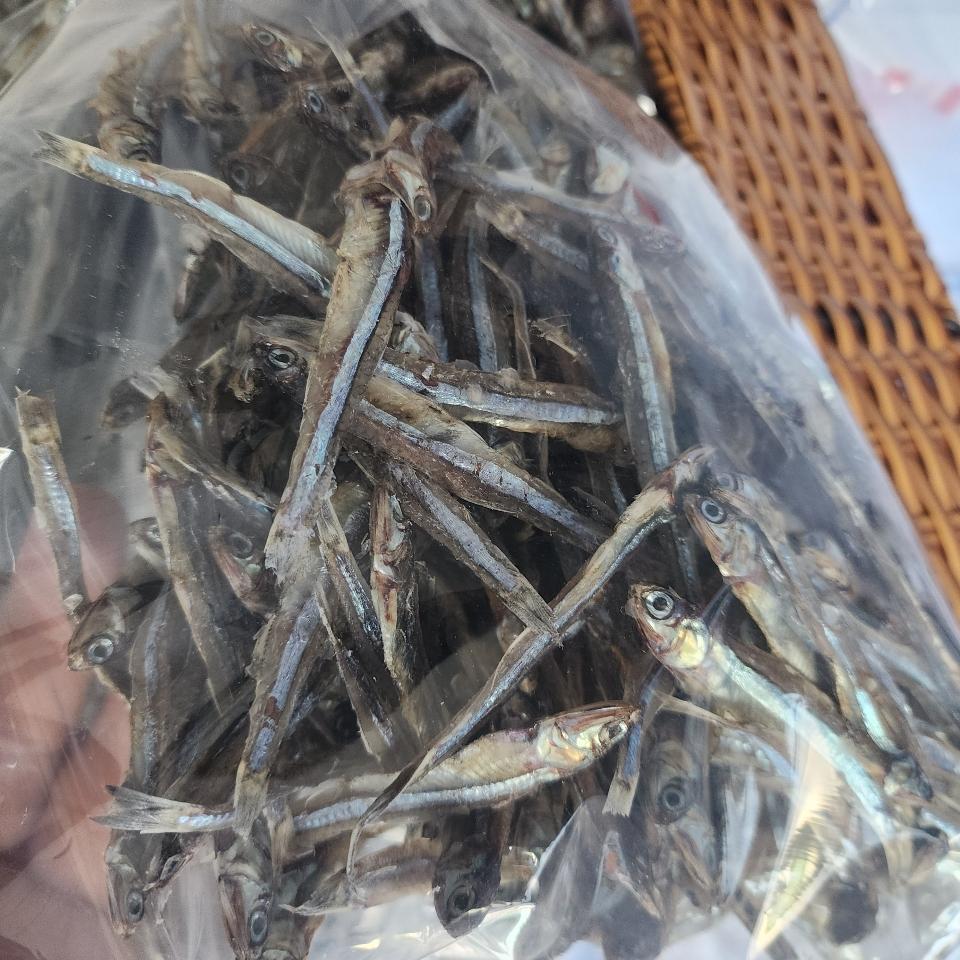 Khô cá cơm-duoc-ban-tai-Ăn Vặt Bé Bầu