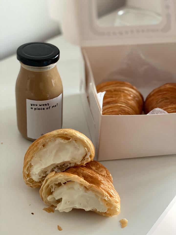 Croissant-duoc-ban-tai-the butter bucket