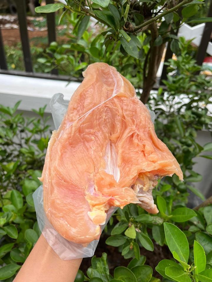 Ức gà tươi-duoc-ban-tai-Nhà Cung Cấp Thực Phẩm HT FOOD