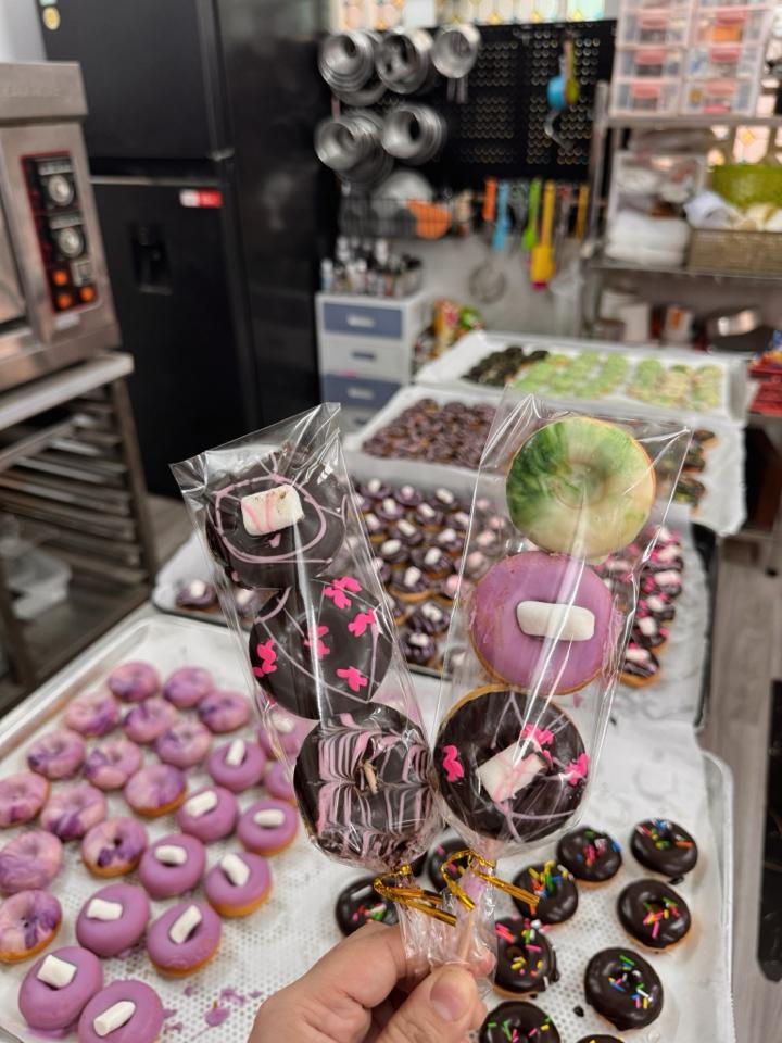 Donuts nướng ( sỉ) -duoc-ban-tai-Tiệm Bánh Cô Diên