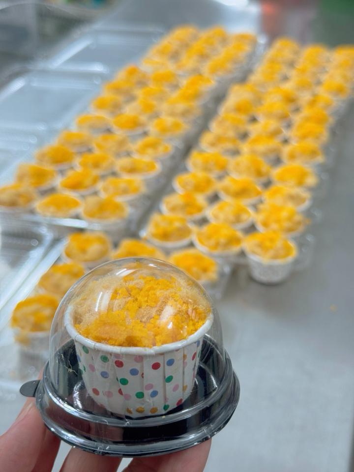 Bông lan mini kèm họp-duoc-ban-tai-Tiệm Bánh Cô Diên