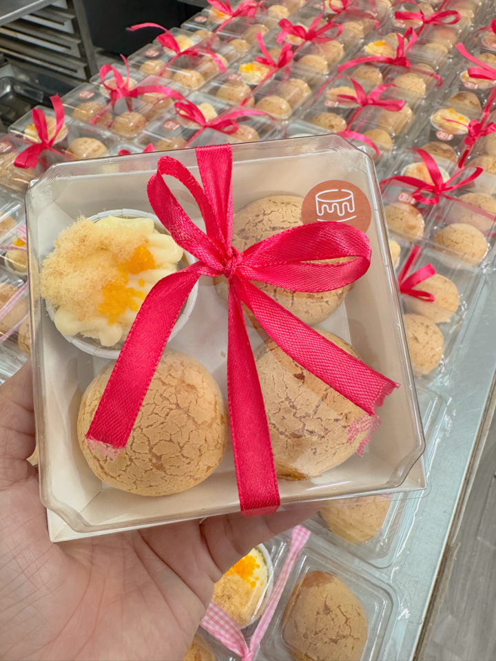 3 su sing 1 trứng muối -duoc-ban-tai-Tiệm Bánh Cô Diên