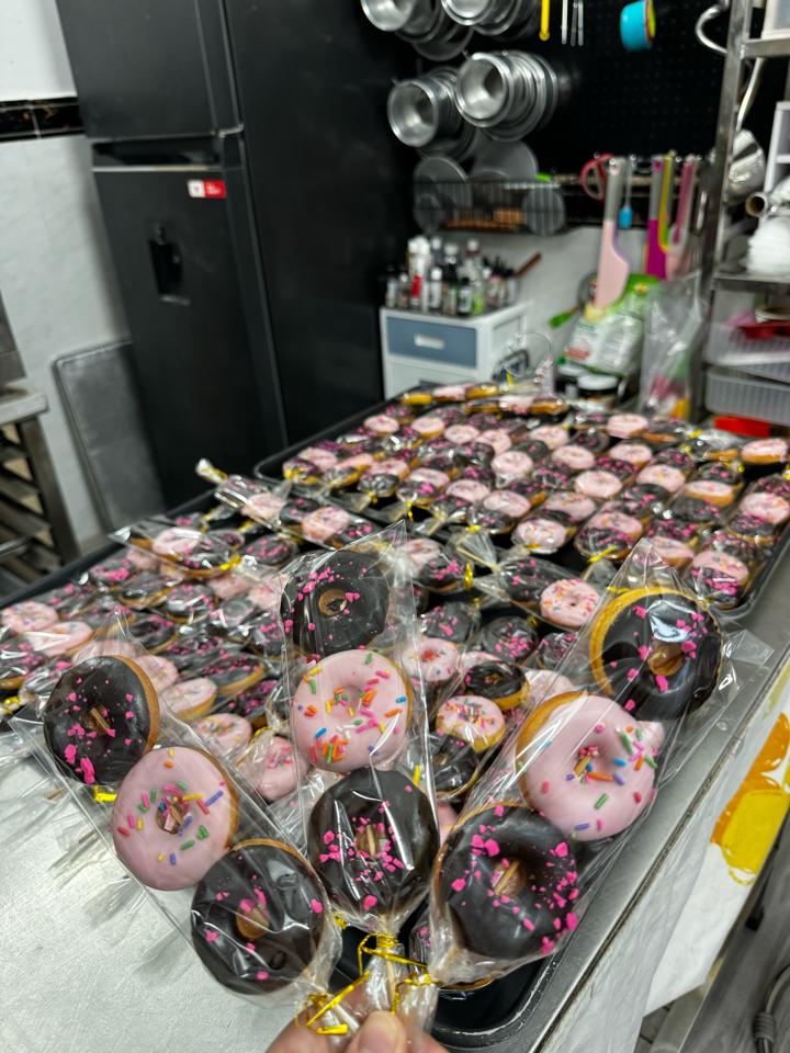 Donuts que mini -duoc-ban-tai-Tiệm Bánh Cô Diên
