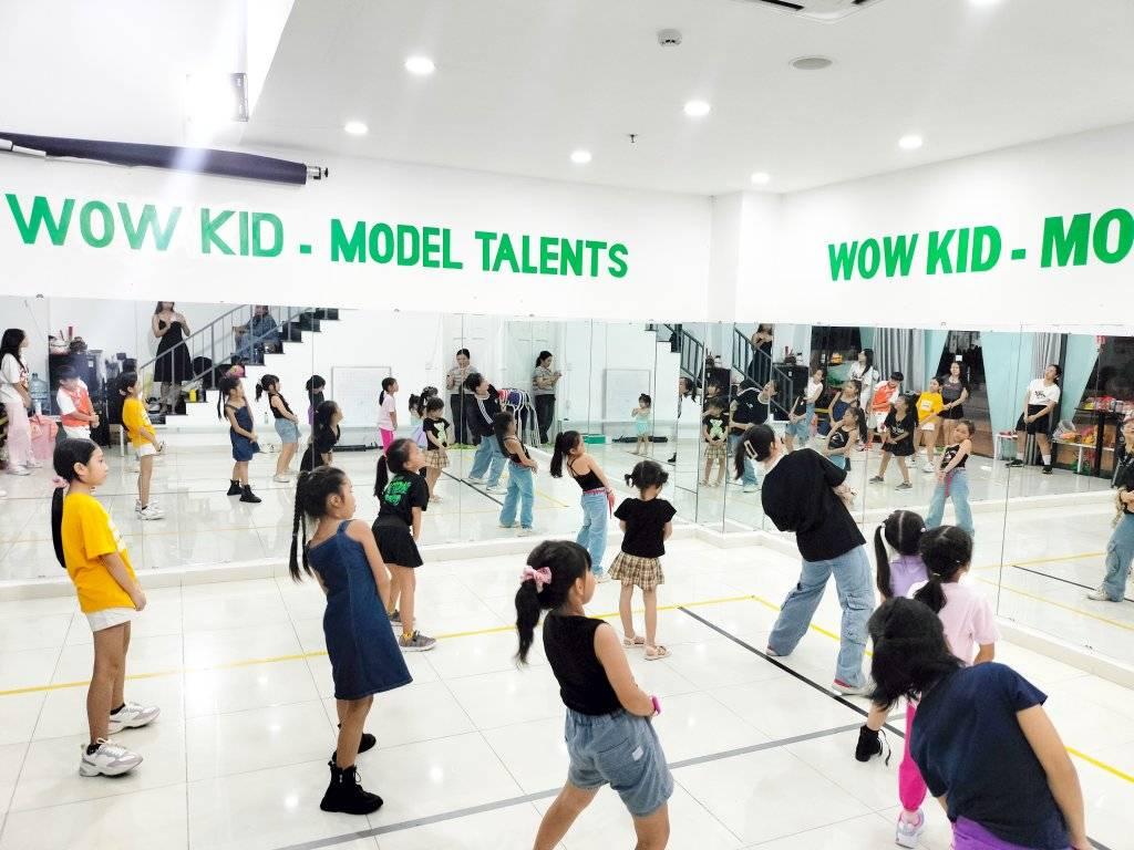 Khoá Dance Kid Cơ Bản trong tuần-duoc-ban-tai-WOW KID TRAINING