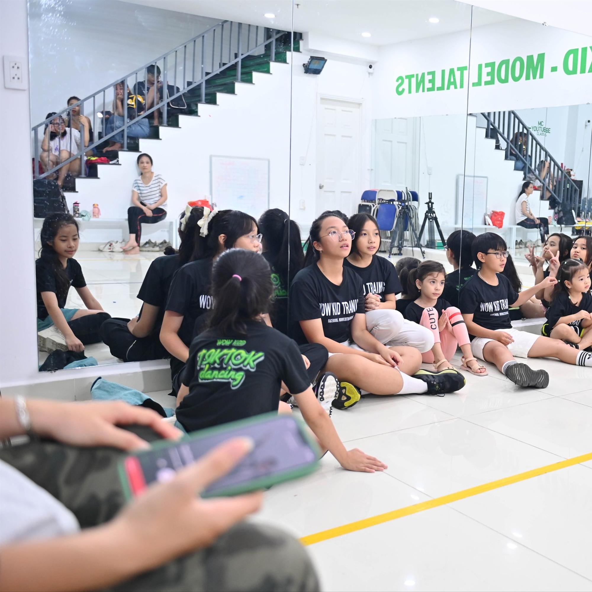 Khoá Dance Kid Cơ Bản trong tuần-duoc-ban-tai-WOW KID TRAINING