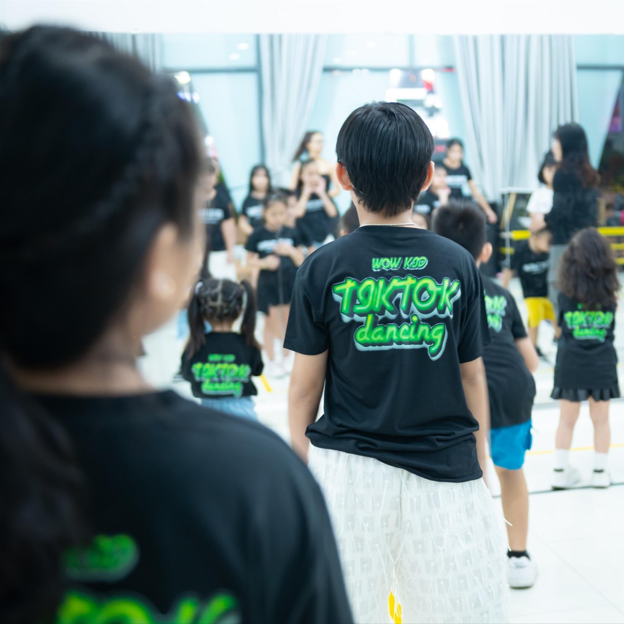 Khoá học Dance Kid cuối tuần-duoc-ban-tai-WOW KID TRAINING