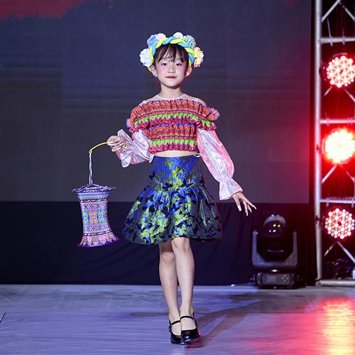 Khoá học Model Kid Cơ Bản-duoc-ban-tai-WOW KID TRAINING