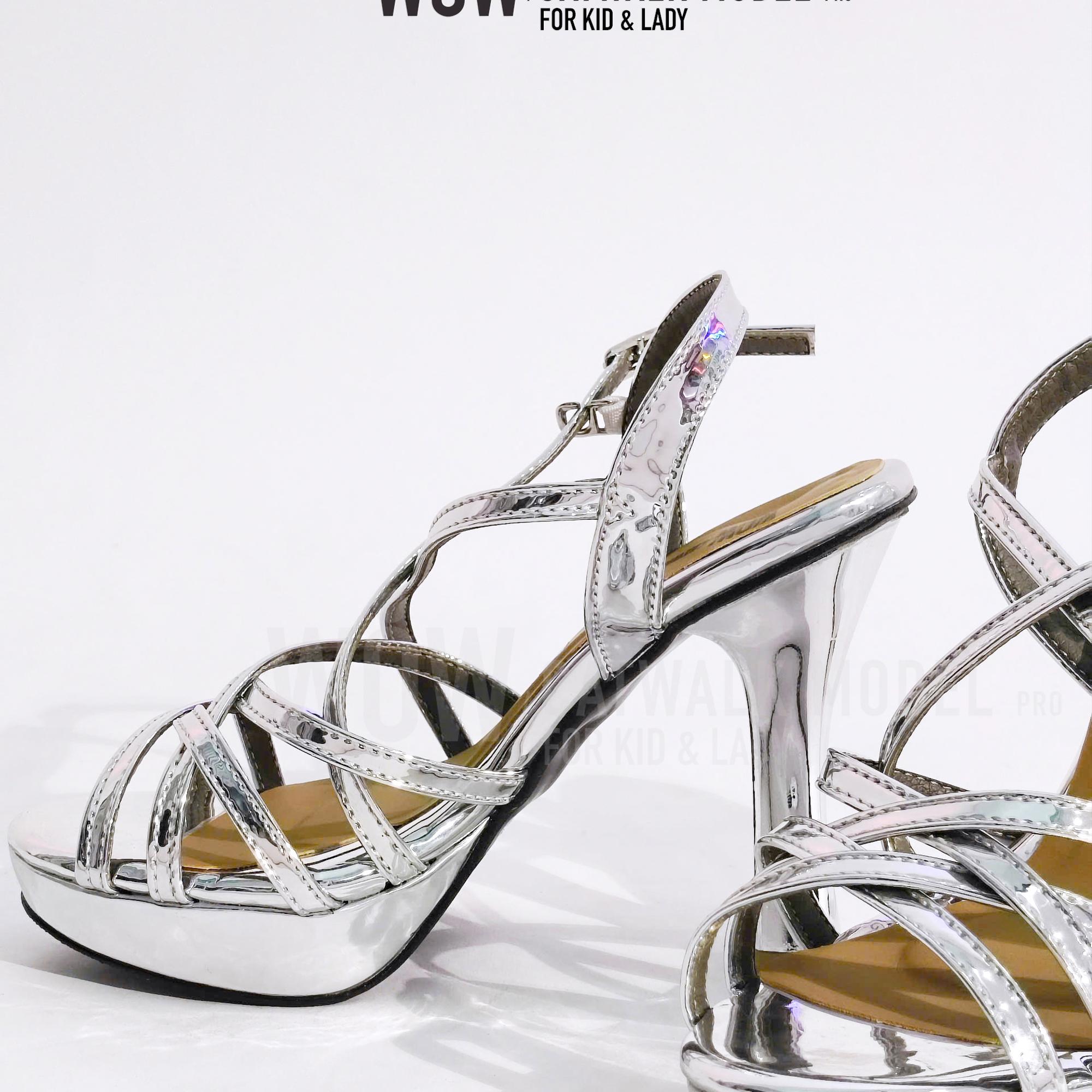 Giày Catwalk trẻ em - người lớn-duoc-ban-tai-WOW KID TRAINING