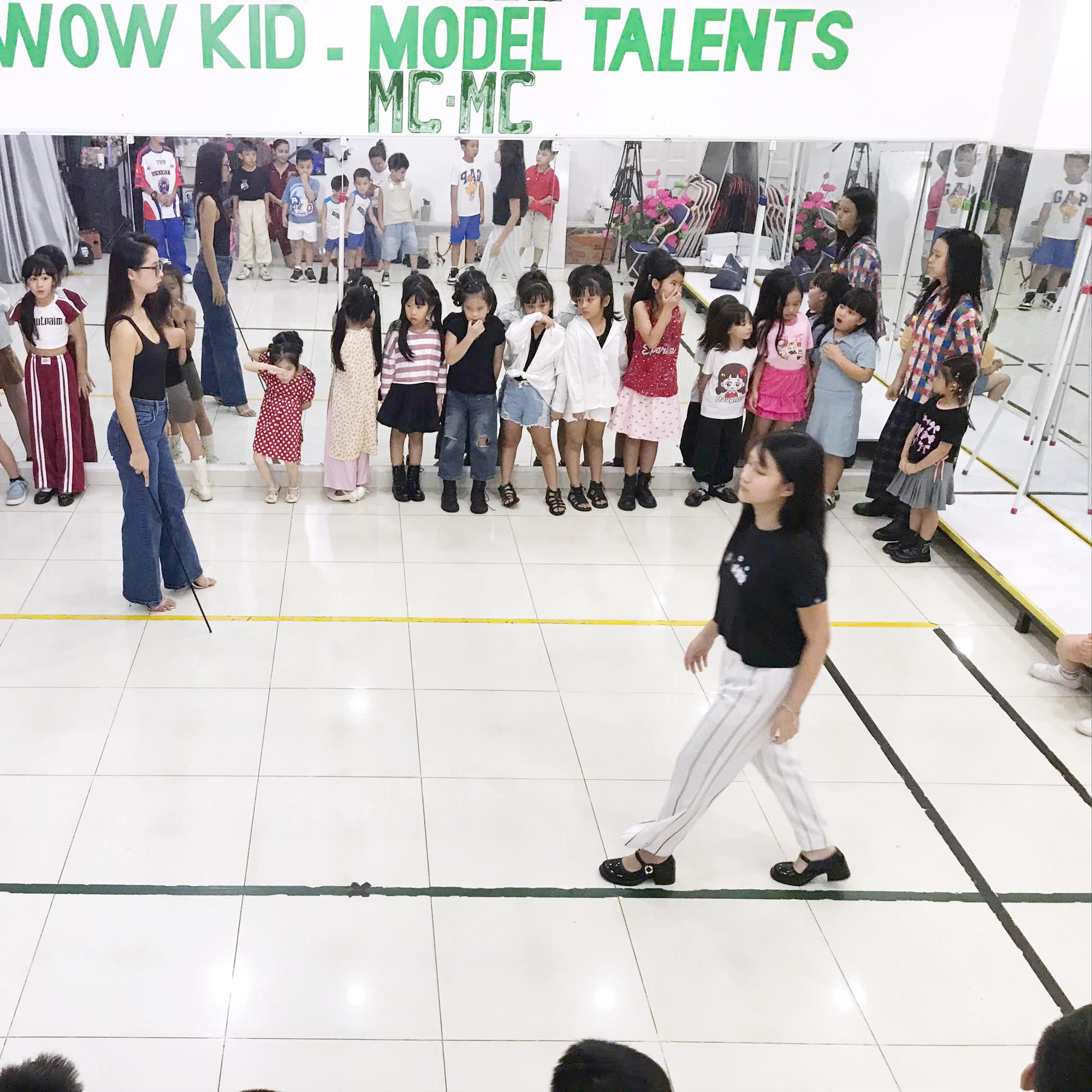 Khoá học Model Kid Cơ Bản Hè chỉ từ 350K-duoc-ban-tai-WOW KID TRAINING