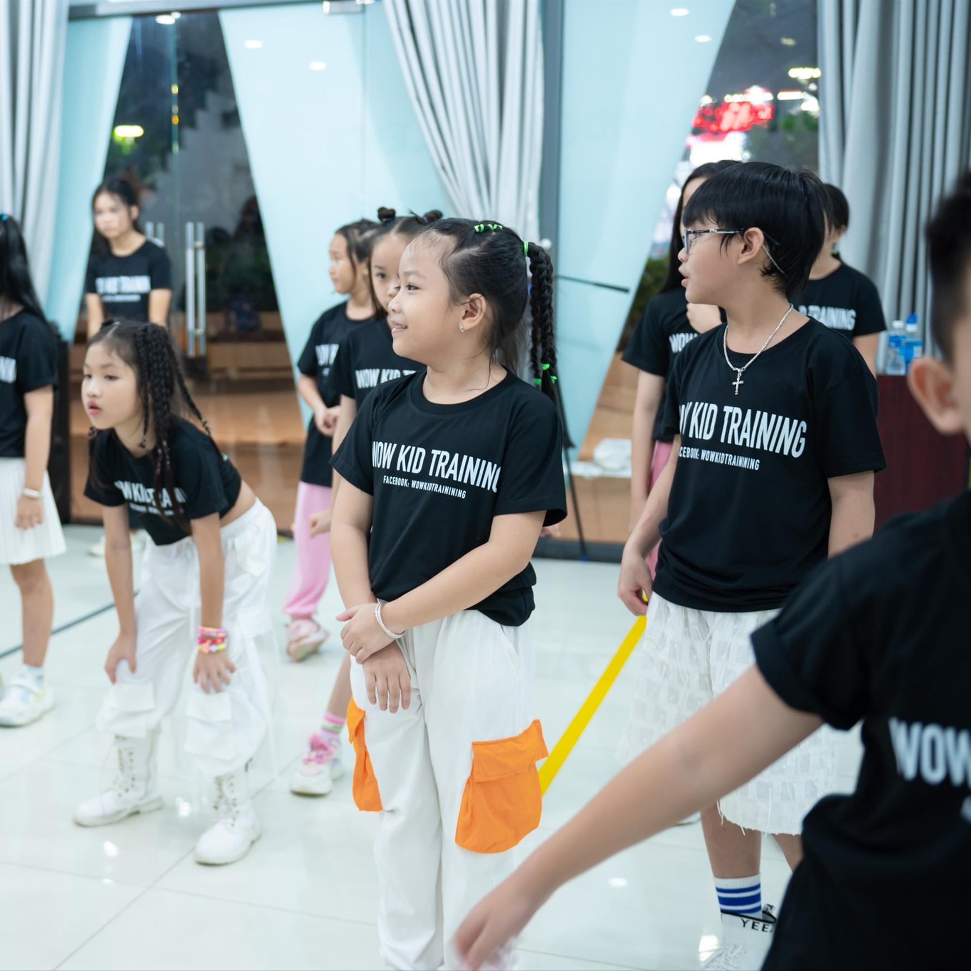 Khoá học Dance Kid cuối tuần-duoc-ban-tai-WOW KID TRAINING