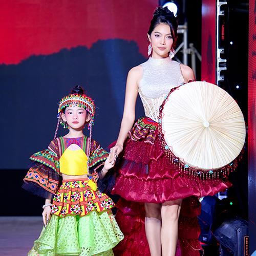 Khoá học Model Kid Nâng cao cùng người nổi tiếng-duoc-ban-tai-WOW KID TRAINING