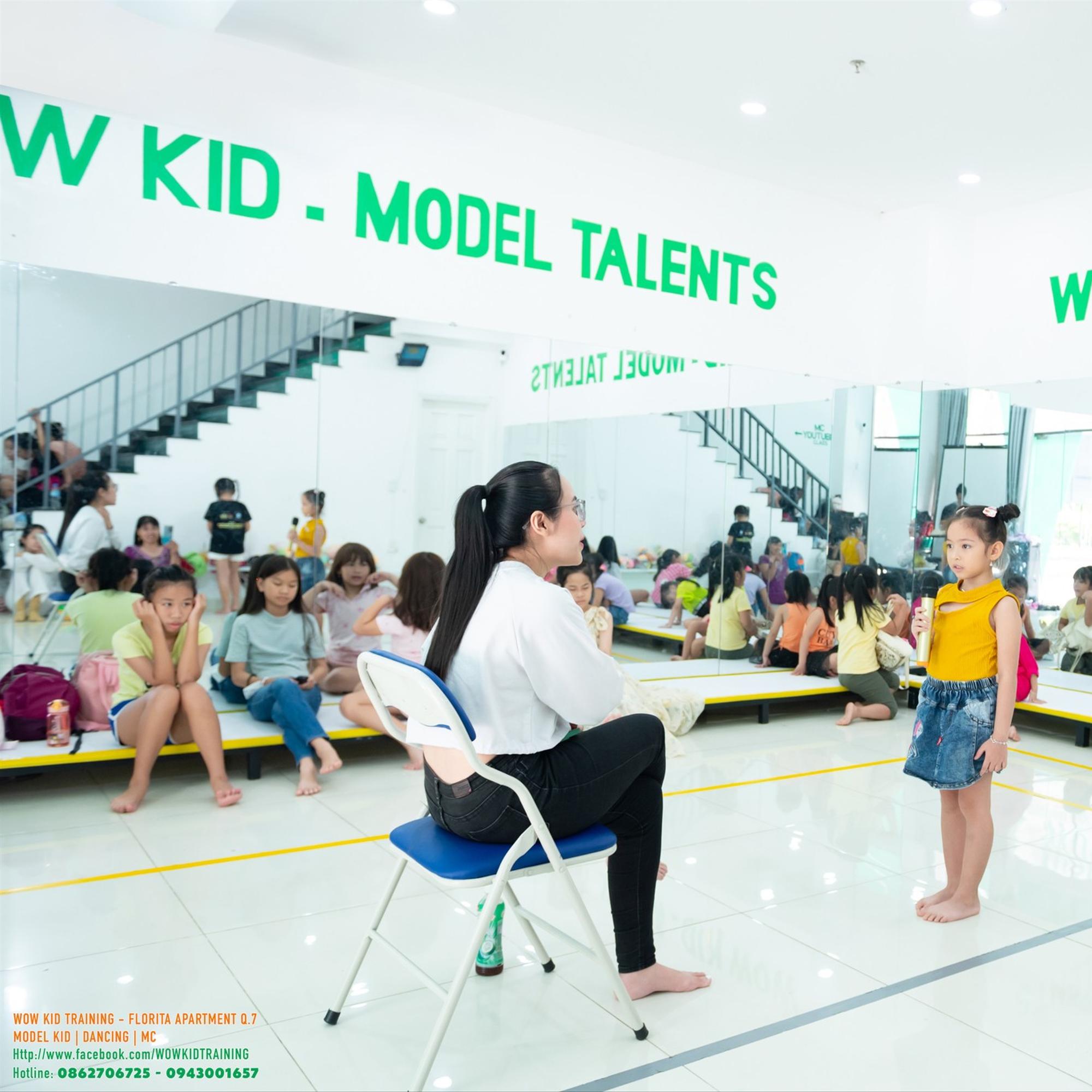 Khoá học Mc Kid - Cơ Bản trong tuần -duoc-ban-tai-WOW KID TRAINING