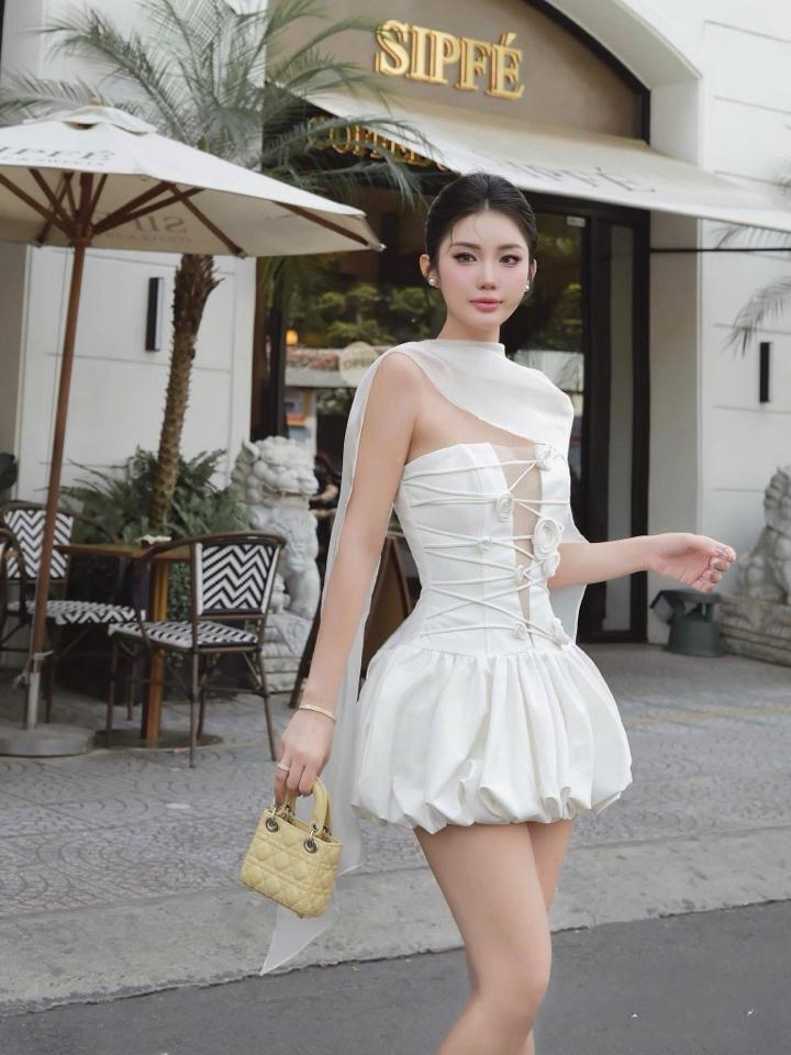 Váy trắng -duoc-ban-tai-Ngọc Trinh Store