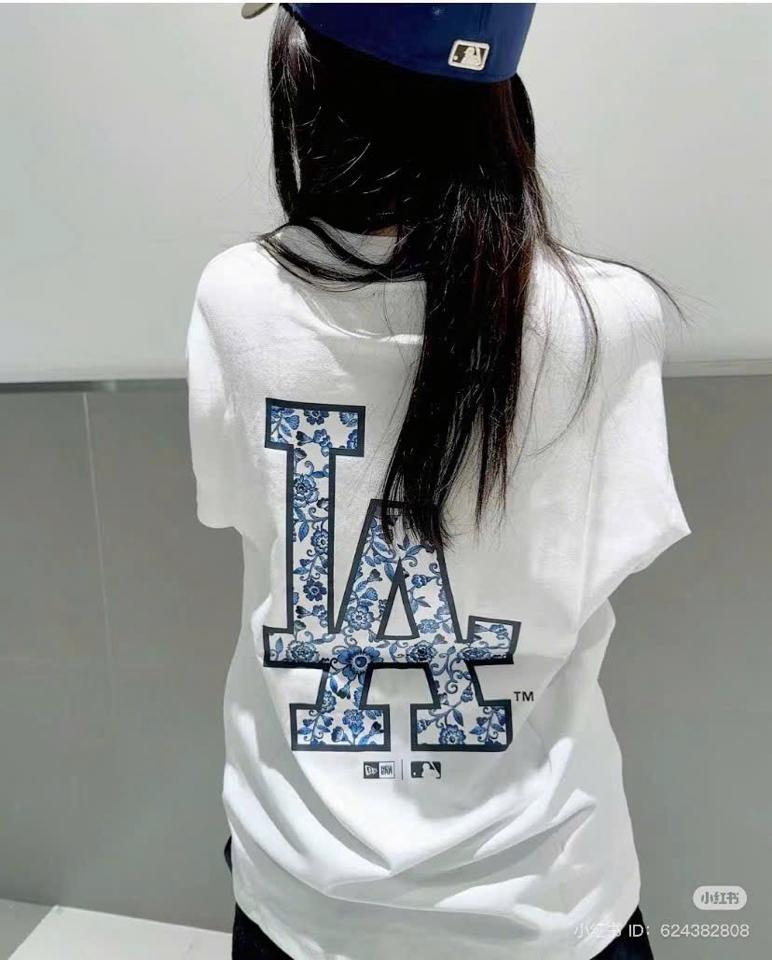 Tee New Era LA Graphic-duoc-ban-tai-Casual Culture