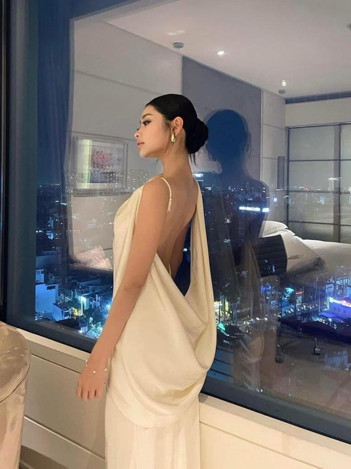 Đầm lụa kisserin hở lưng-duoc-ban-tai-JANADE - CHO THUÊ ĐẦM