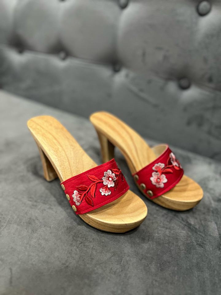 Guốc mộc quai thêu 11p hàng thiết kế độc quyển-duoc-ban-tai-Tiệm M&Y- Tâm An Lành- Pháp phục thiết kế, may đo riêng