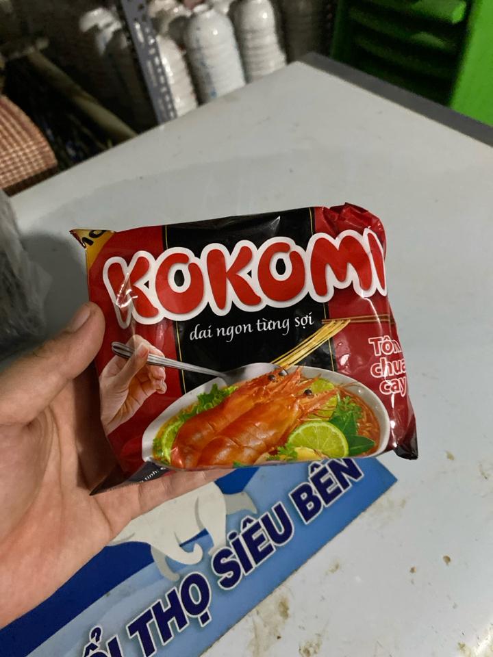 Kokomi tôm chua cay-duoc-ban-tai-Tạp Hoá Cô Mến