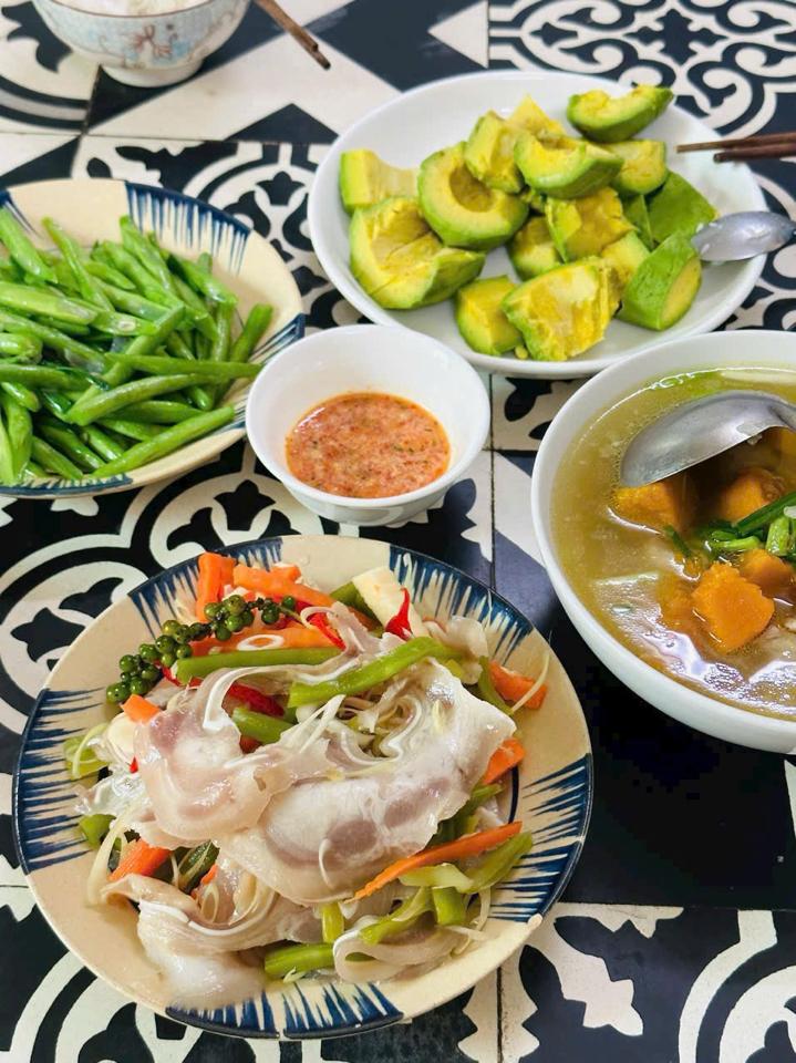 Tai heo tiến vua-duoc-ban-tai-Kho sỉ ăn vặt đông lạnh trái cây TUYẾT SƯƠNG