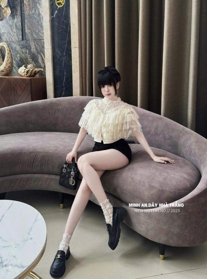 Áo crt kiểu ren tầng -duoc-ban-tai-ANN BASIC