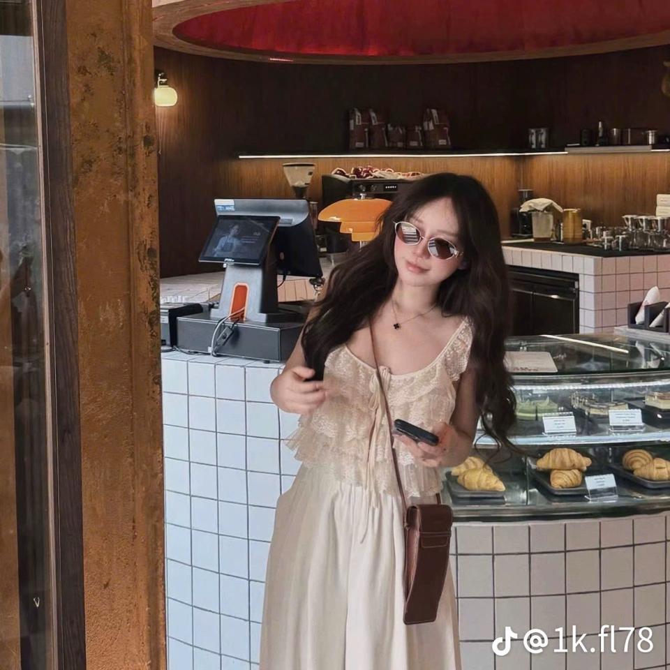 Áo crt kiểu ren tầng -duoc-ban-tai-ANN BASIC