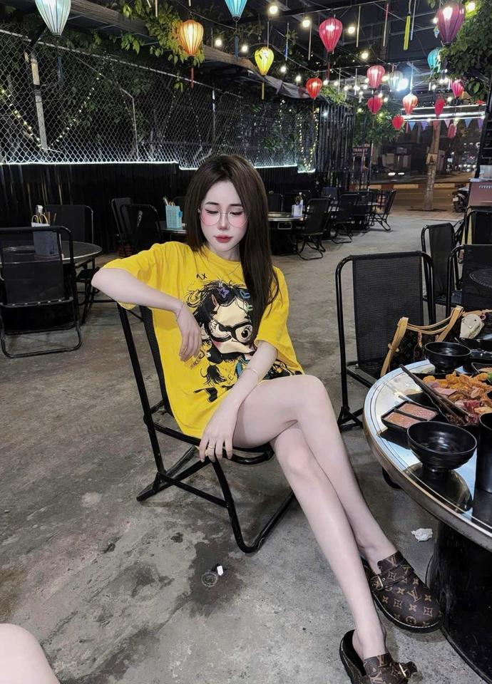 Phông cô gái vàng-duoc-ban-tai-ANN Unisex