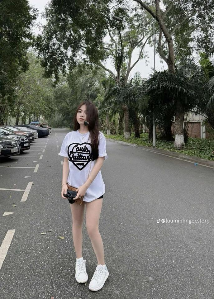 Áo tim lv thêu xù-duoc-ban-tai-ANN Unisex