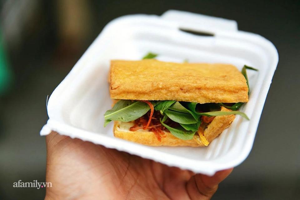Đậu hủ rau răm muối ớt (crispy tofu w. laksa leaves, red chili salt)-duoc-ban-tai-RICE ON RICE