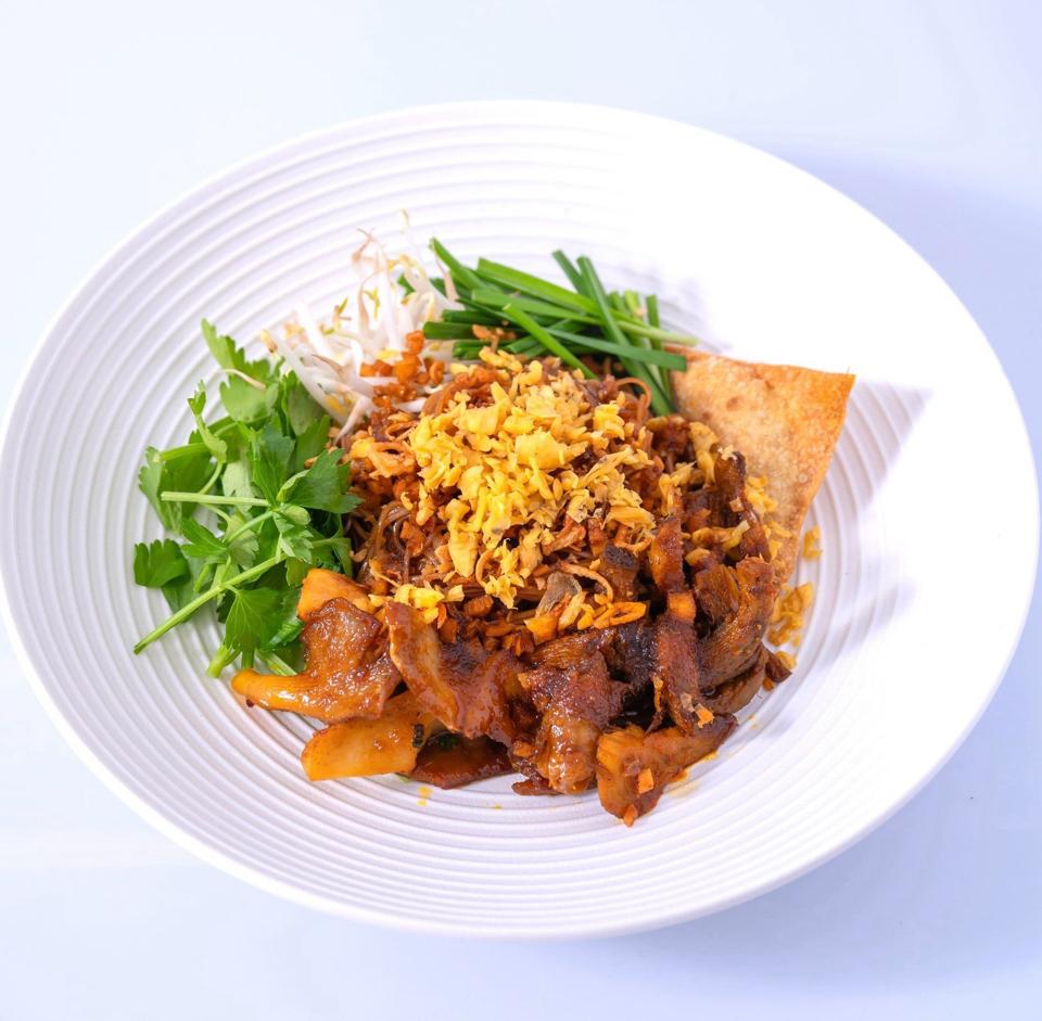 Hủ tiếu khô (wok fried hutieu)-duoc-ban-tai-RICE ON RICE