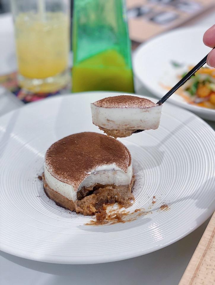 Tiramisu-duoc-ban-tai-RICE ON RICE