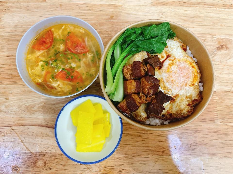 Cơm Thịt Kho-duoc-ban-tai-Xuân Kitchen