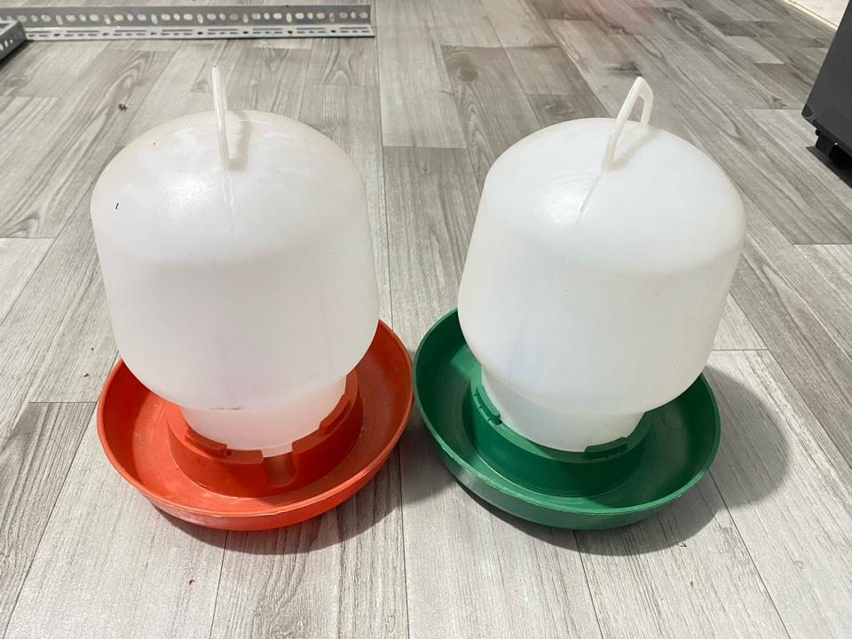 Máng uống cho gà size 20cm (4lit)-duoc-ban-tai-Cửa Hàng Thuốc Thú Y Lanh Luyến