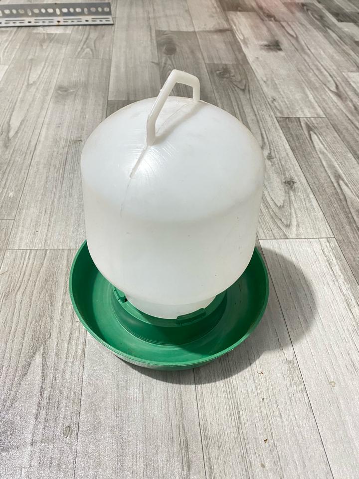 Máng uống cho gà size 20cm (4lit)-duoc-ban-tai-Cửa Hàng Thuốc Thú Y Lanh Luyến