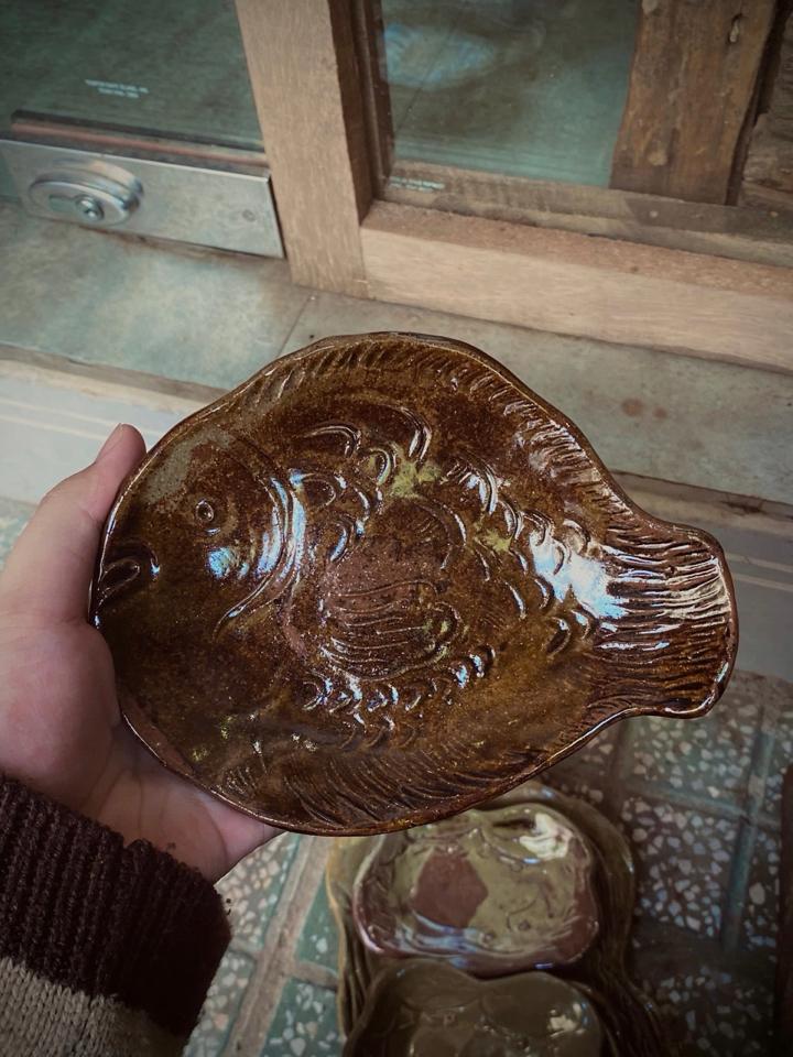 Đĩa cá nước ngọt-duoc-ban-tai-Komorebi Pottery