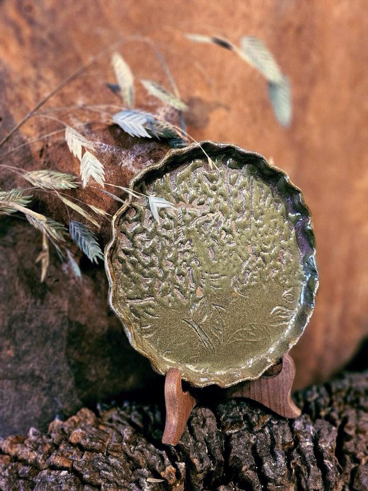 Đĩa nâu mặt nước lăn tăn gợn sóng-duoc-ban-tai-Komorebi Pottery