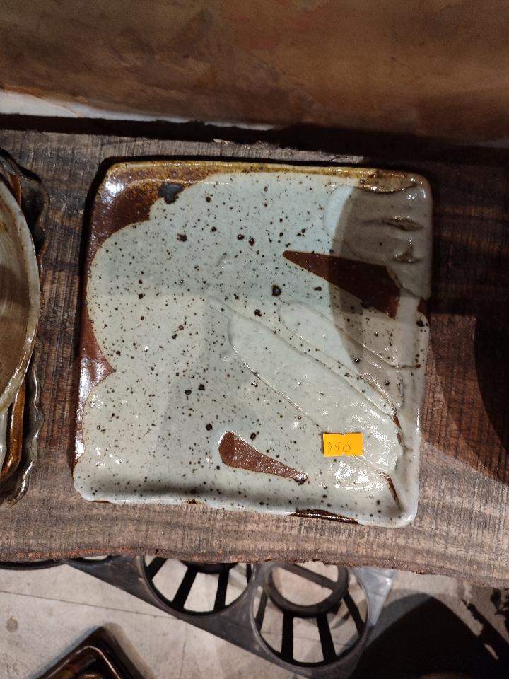 Đĩa vuông tuyết đổ-duoc-ban-tai-Komorebi Pottery