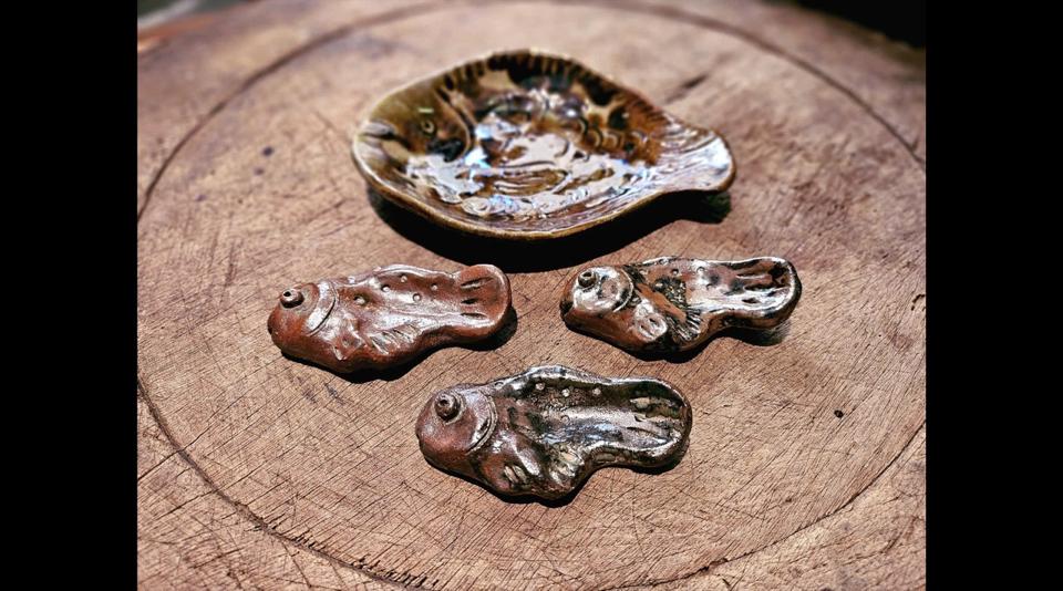 Đĩa cá nước ngọt-duoc-ban-tai-Komorebi Pottery