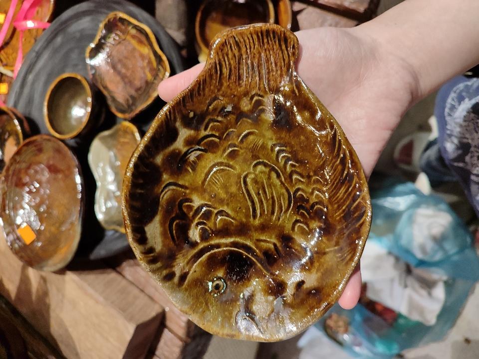 Đĩa cá nước ngọt-duoc-ban-tai-Komorebi Pottery